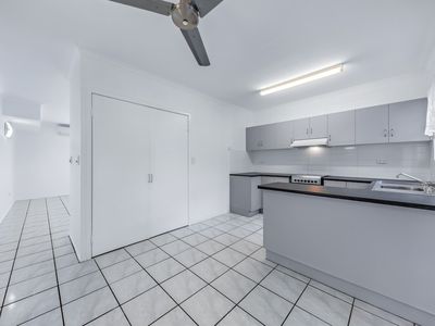 9 / 11 Island Close, Cannonvale