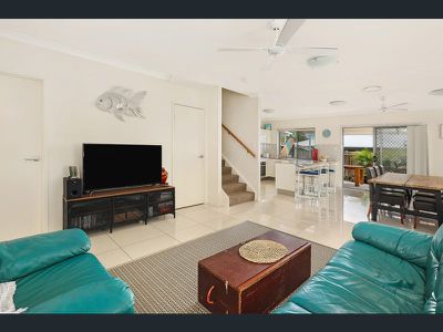 15 / 2 Photinia Crescent, Mountain Creek