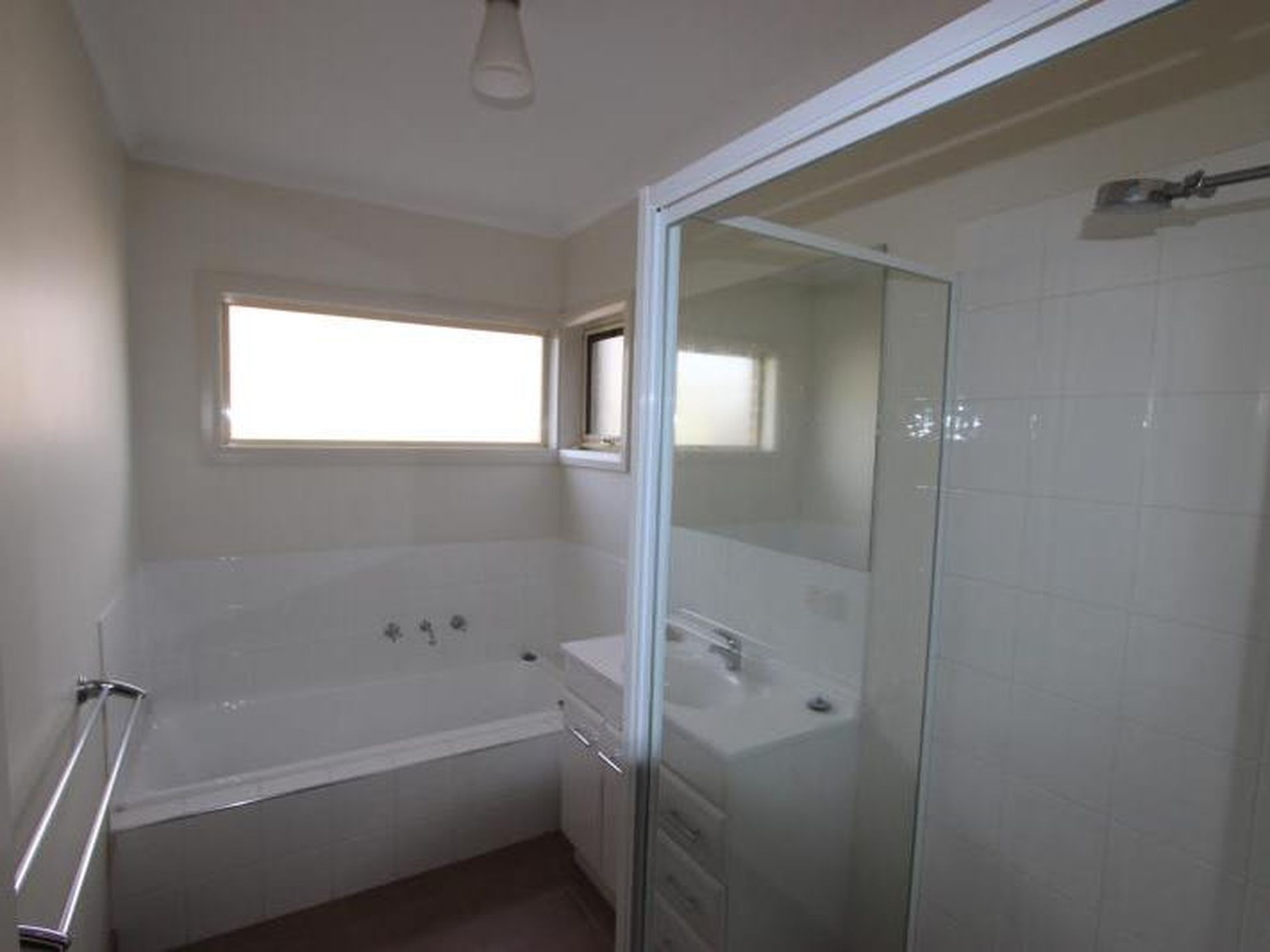 1 / 2 Pickett Crescent, Belmont