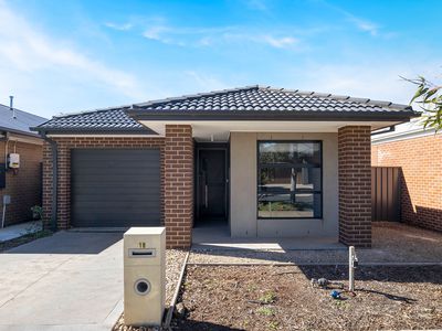 18 Distinctive Drive, Rockbank