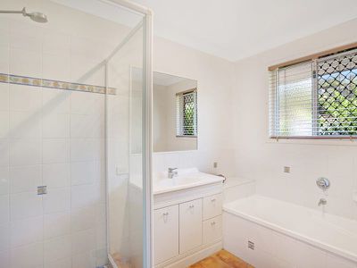 10 Flame Tree Drive, Tewantin