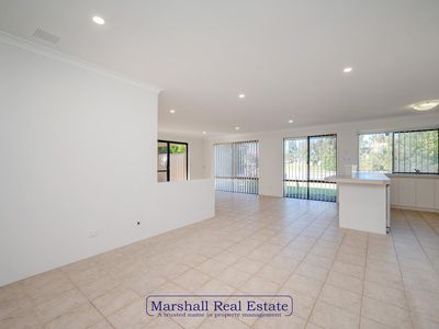 2 Roxburgh Cir, Kinross