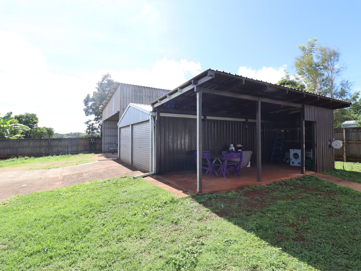 36 Planet Avenue, Atherton