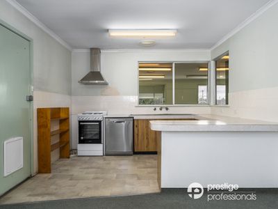 33 Maddecks Avenue, Moorebank