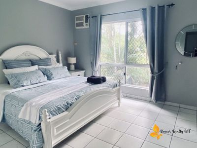 8 / 9 Hogan Court, Gray