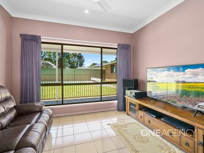 16 Tartarian Crescent, Bomaderry