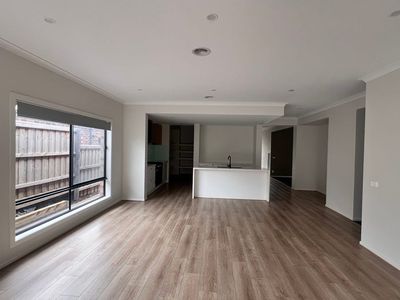 47 Bonhams Circuit, Manor Lakes