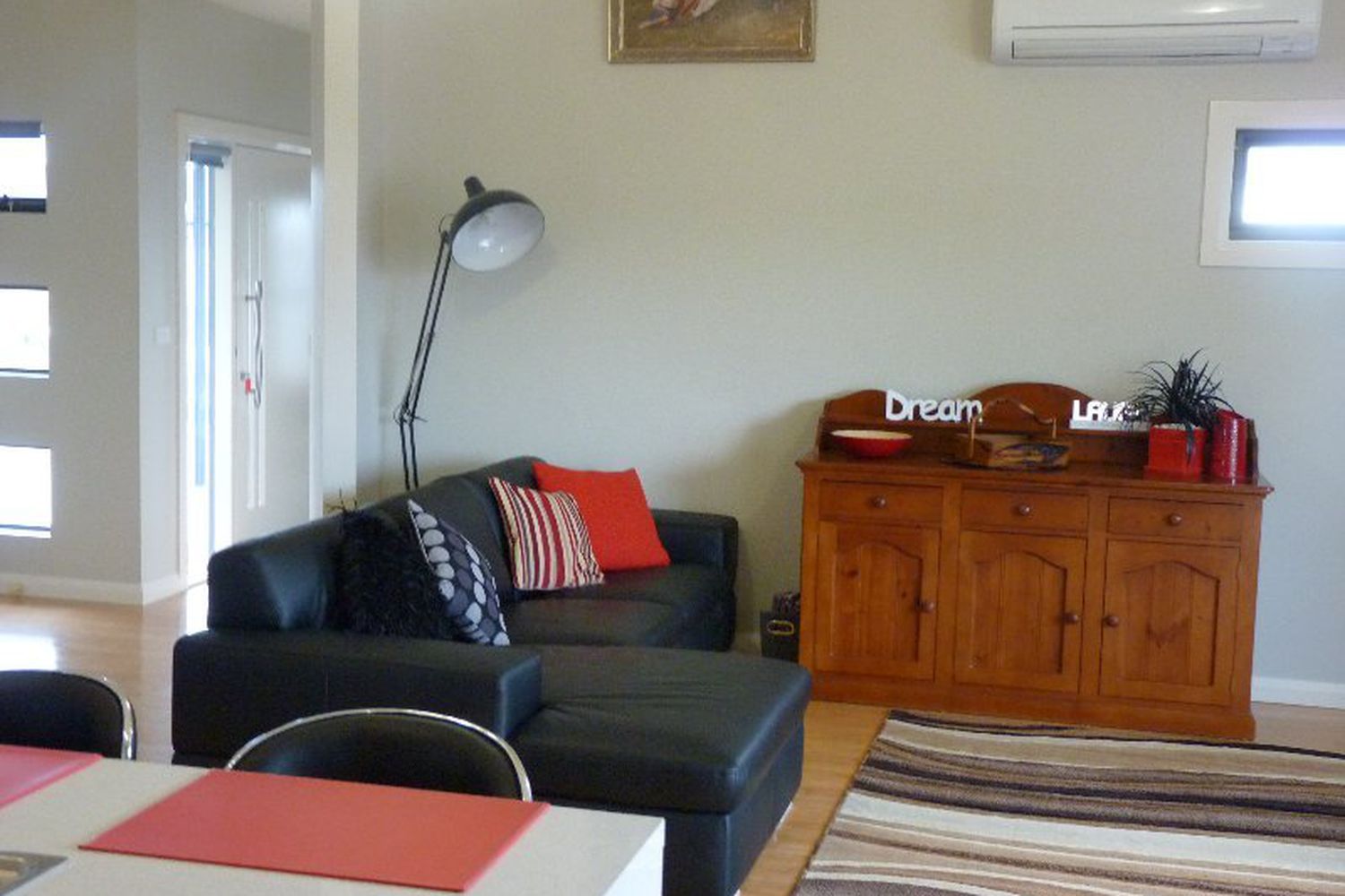 1 / 13 Deakin Court, Horsham