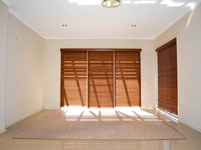 3 / 8 Arbory Close, Dubbo