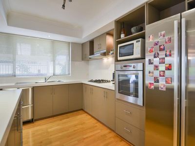 4 Buchanan Court, Somerville