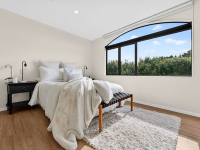 E / 1 Hillcrest Avenue, Hillcrest