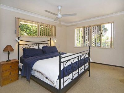 16 Sunningdale Avenue, Rochedale South