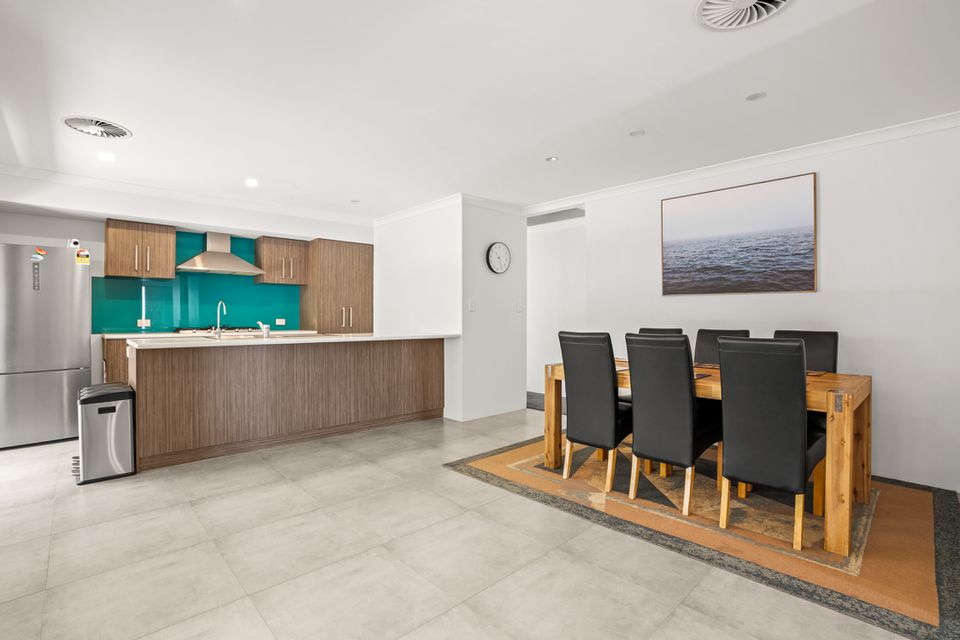 19 Calamocha Way, Piara Waters