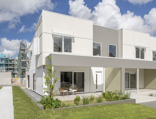 Contemporary 3-Bedroom Townhome with Premium Upgrades in Rochedale
