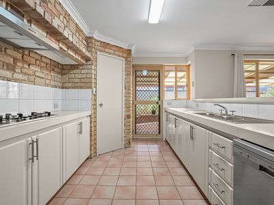 16 Frigate Close, Waikiki