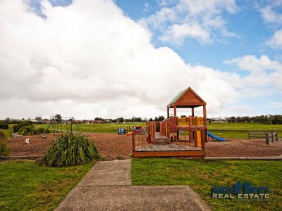 64 Lakeview Drive, Narre Warren South