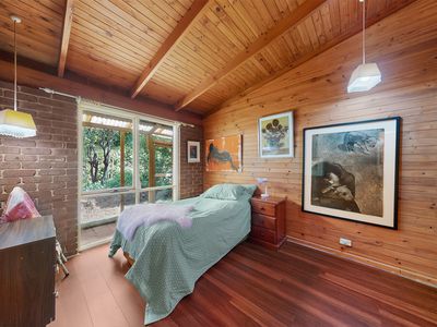 32 L L Road, Officer