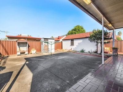16 Robinson Street, Eastlakes