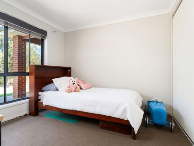 25 MORTIMER TERRACE, Leneva