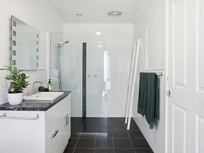 24 Longford Close, Longford