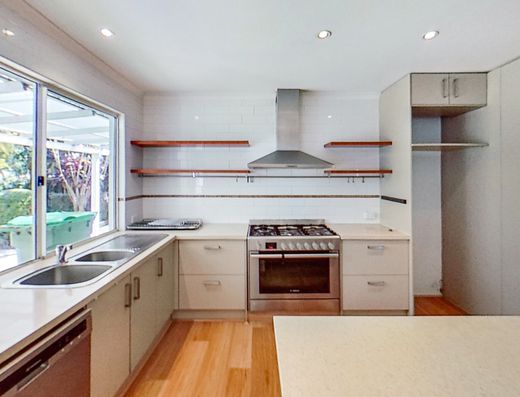 3 Bedroom home with established garden and solar power image 2