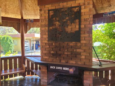 32 WILLOUGHBY STREET, Willows