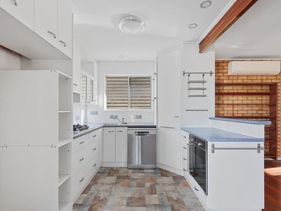 24 Yanderra Avenue, Arana Hills