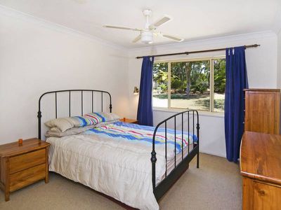 16 Sunningdale Avenue, Rochedale South