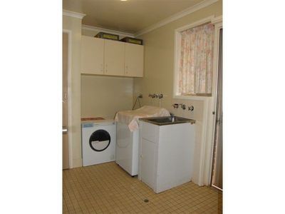 2 Nardoo Loop, Newman