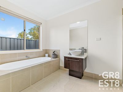 34 William Thwaites Boulevard, Cranbourne North