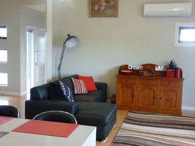 1 / 13 Deakin Court, Horsham