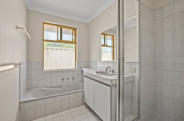16 Frigate Close, Waikiki