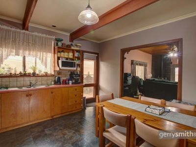 72 Williams Road, Horsham