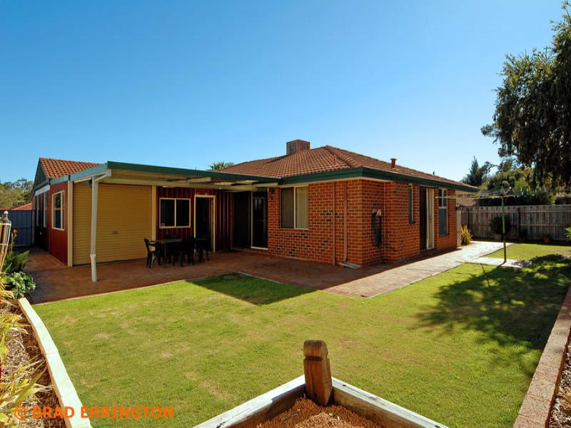 16 Squires Gardens, Stratton