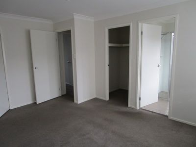 8 / 5 Vlatko Drive, West Hoxton