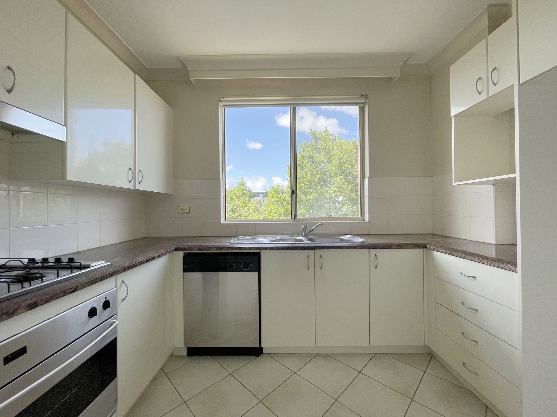 570 / 83-93 Dalmeny Avenue, Rosebery