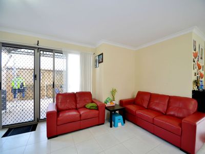 2 / 18 Panozza Circle, Maddington