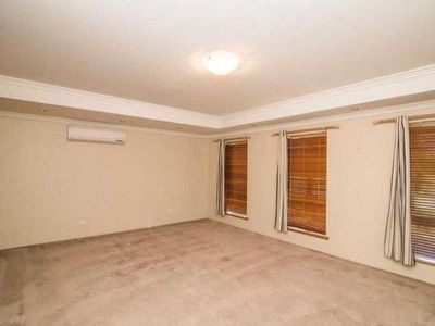 31 Birmingham Parade, Piara Waters