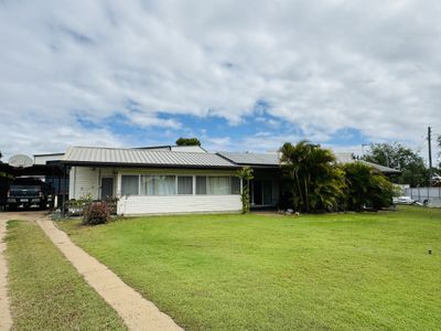 17 Bowen Court, Moranbah
