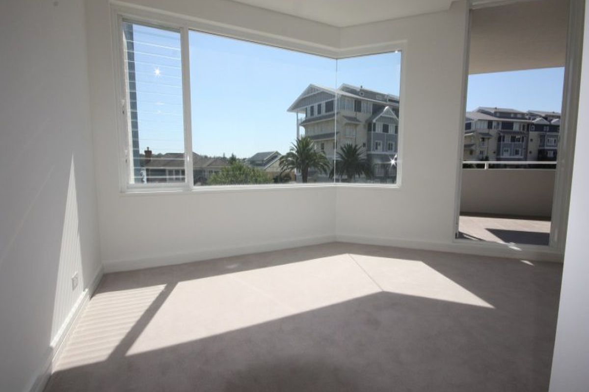 28 Peninsula Drive, Breakfast Point