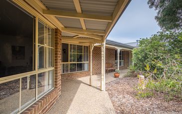 8 Holm Park Road, Beaconsfield