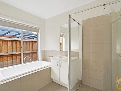 6 Ballantine Street, Tarneit