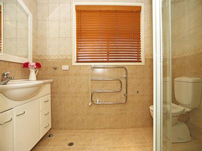 2 Novara Cres, Como