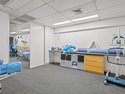 972 Logan Road, Holland Park West