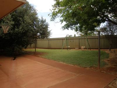 2 Nardoo Loop, Newman