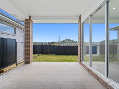 35 Clifton Crescent, Wilton