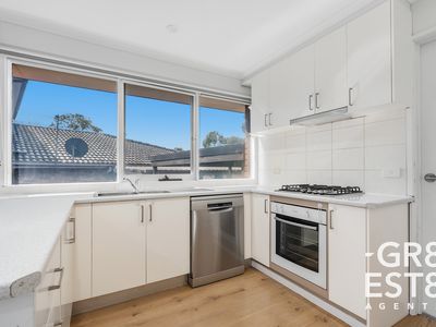 1 / 5 Broadwalk Grove, Endeavour Hills