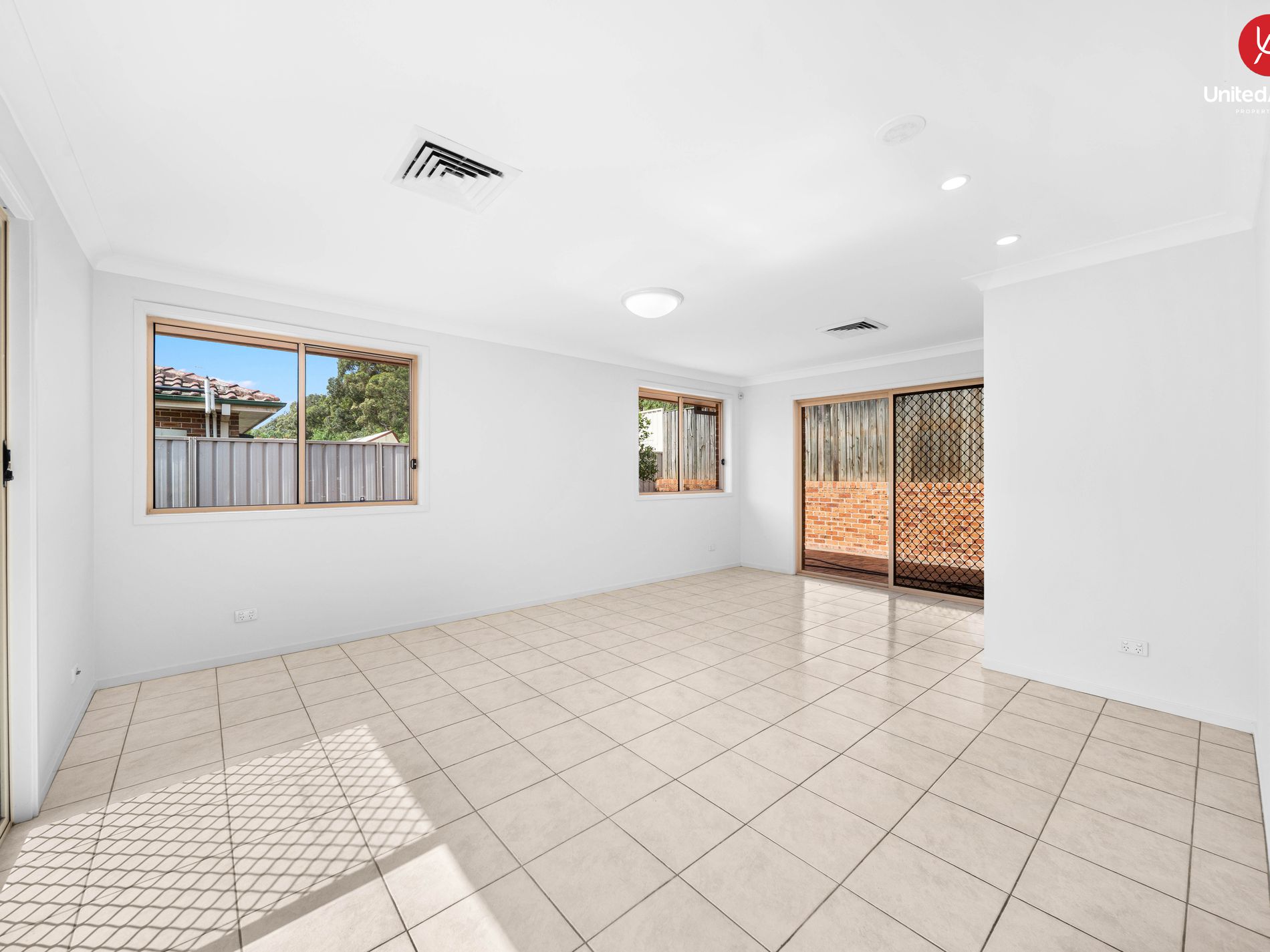 85 EDINBURGH CIRCUIT, Cecil Hills
