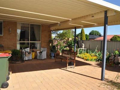 9 Oak St, Forbes