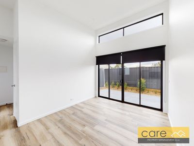 3 / 5 Maple Court, Doveton